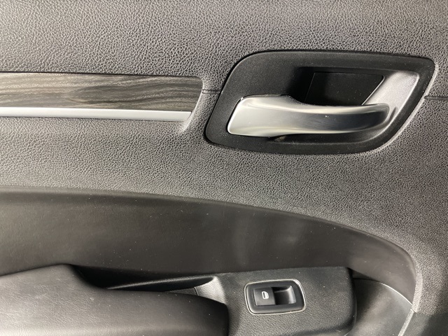 2018 Chrysler 300 Touring photo 30