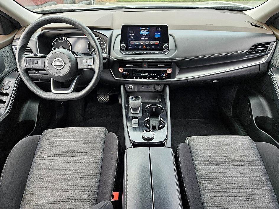 2023 Nissan Rogue SV photo 10