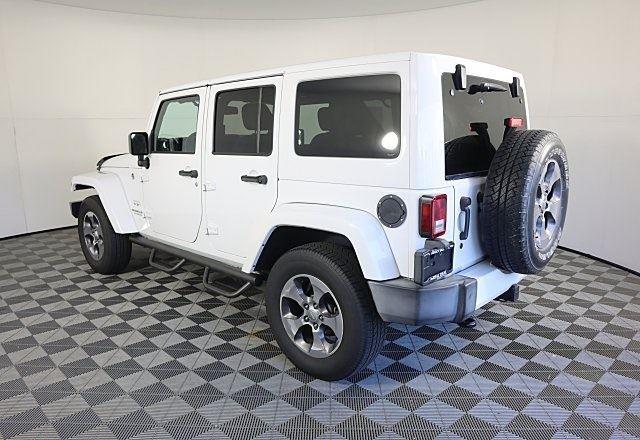 2016 Jeep Wrangler Unlimited Sahara photo 6