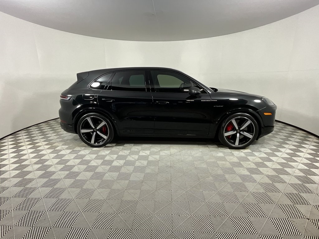 2025 Porsche Cayenne E-Hybrid Turbo photo 4