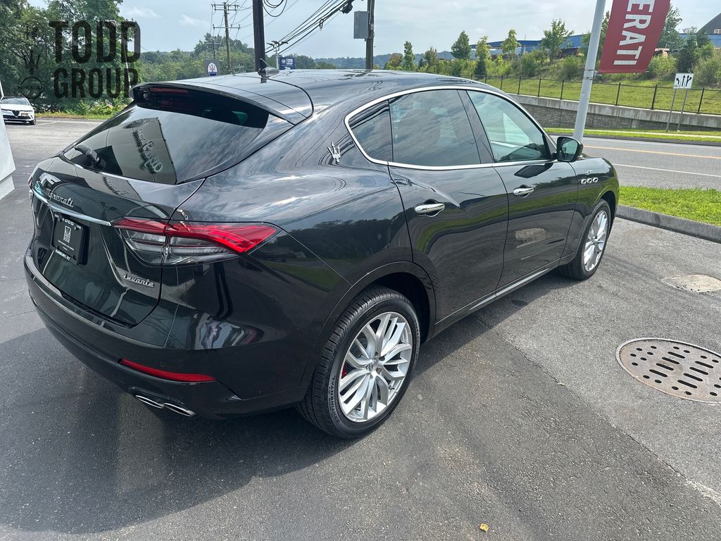 2022 Maserati Levante GT photo 4