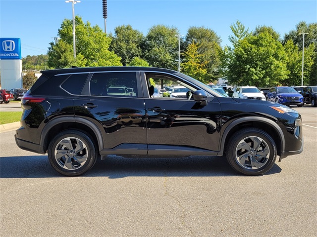 2024 Nissan Rogue SV photo 2