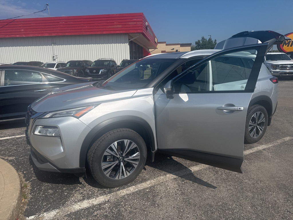 Used 2022 Nissan Rogue SV with VIN 5N1BT3BB0NC685196 for sale in Kansas City