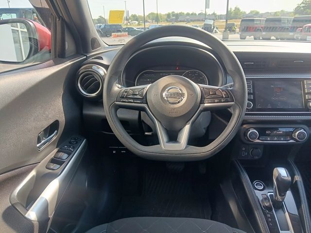 2020 Nissan Kicks SV photo 12