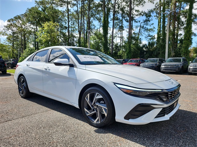 2025 Hyundai Elantra Limited's photo