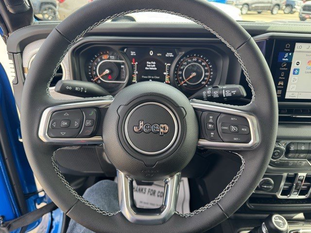 2025 Jeep Wrangler Sahara photo 11
