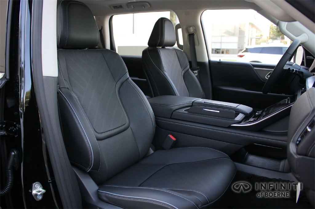 2026 Infiniti QX80 Luxe photo 12