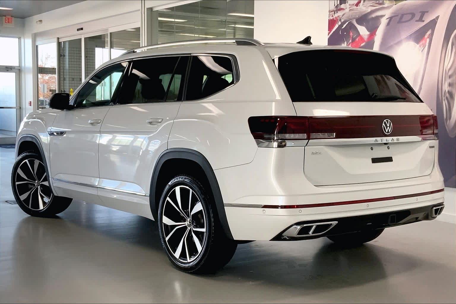 2024 Volkswagen Atlas SEL Premium R-Line photo 4