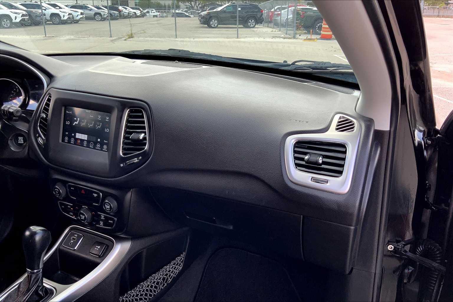 2018 Jeep Compass Latitude photo 17
