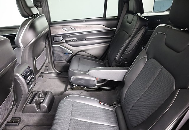 2022 Jeep Grand Cherokee Overland photo 20