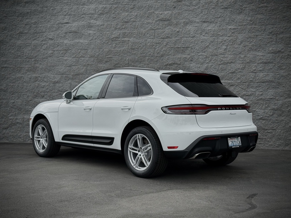2025 Porsche Macan T photo 3