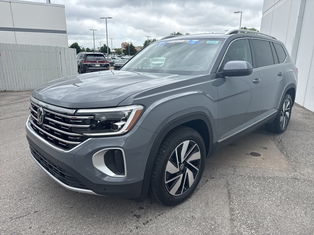 2025 Volkswagen Atlas SEL photo 11