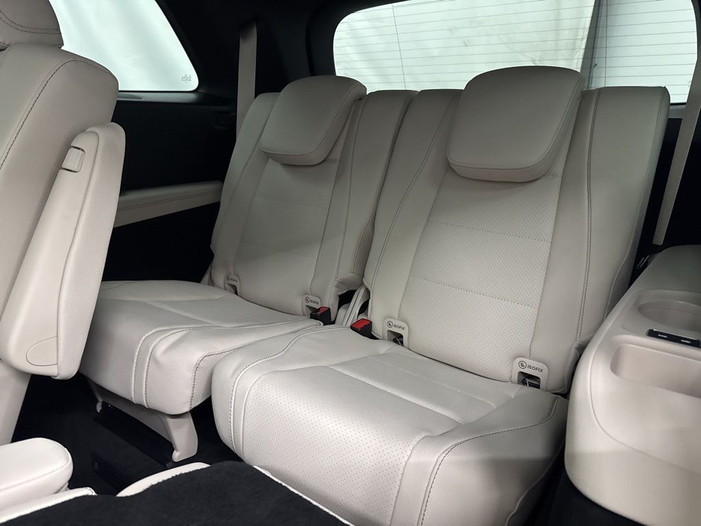 2026 Mercedes Benz GLS 450 4MATIC photo 21