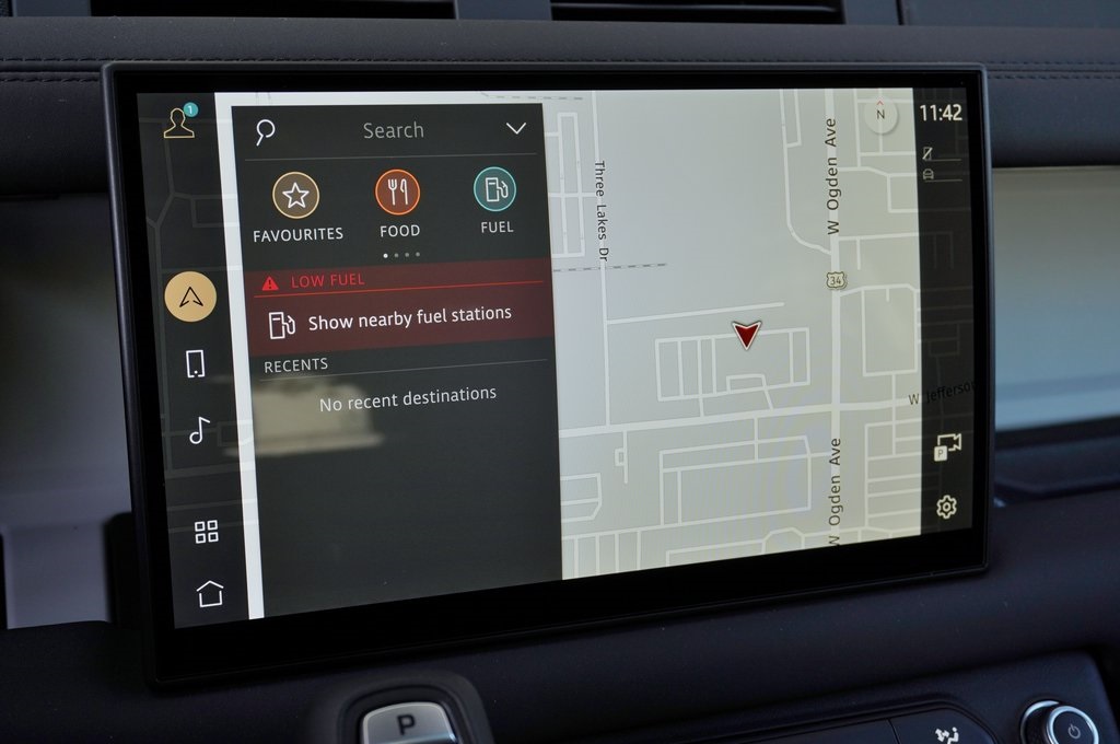 2025 LAND ROVER DEFENDER - Image 21