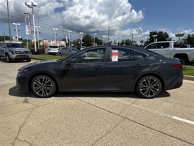 2025 Toyota Camry XLE photo 6