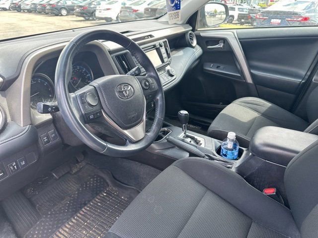 2018 Toyota RAV4 XLE photo 2