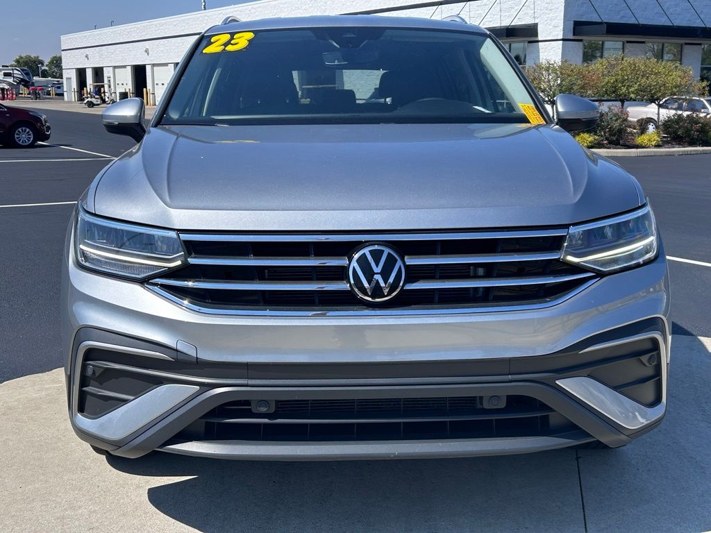 2023 Volkswagen Tiguan SE photo 2