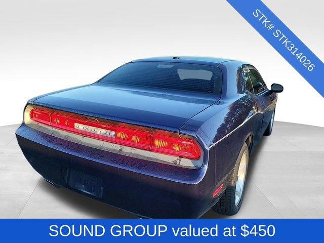 2014 Dodge Challenger SXT photo 3