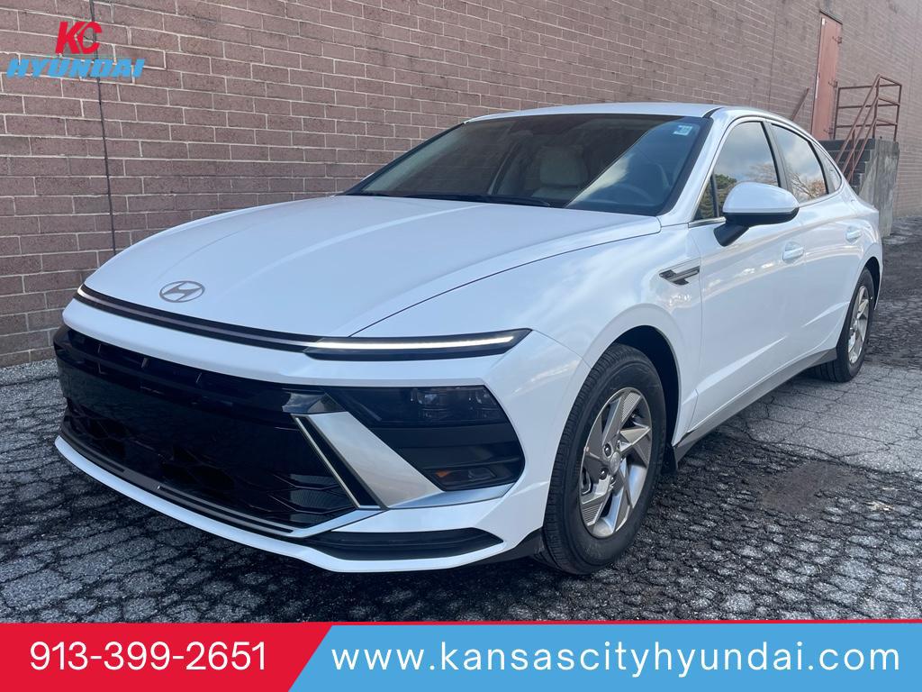 2026 Hyundai Sonata SE's photo