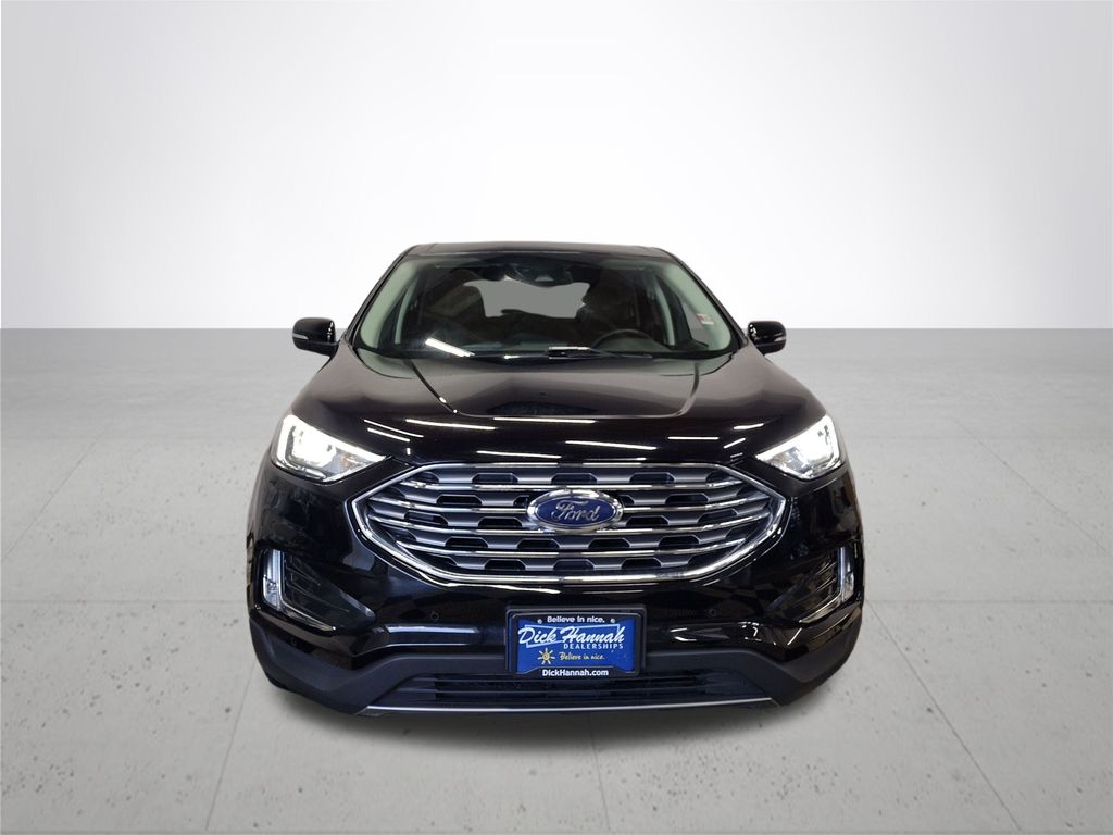 2022 Ford Edge Titanium photo 3