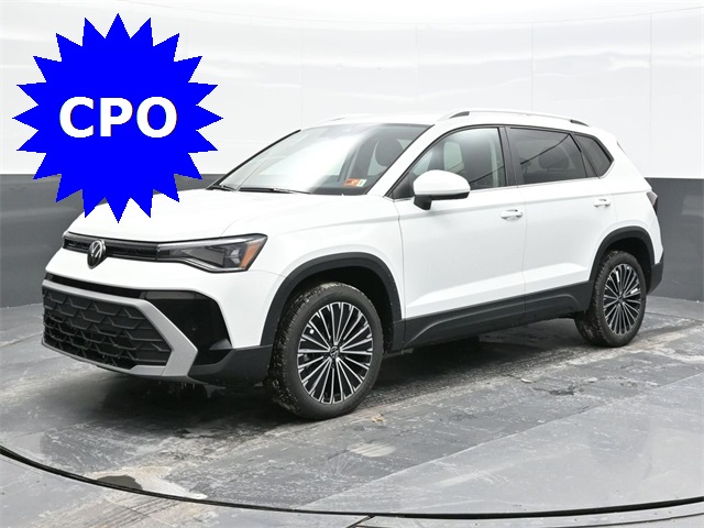 2025 Volkswagen Taos SE's photo