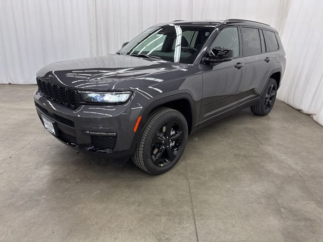 2025 Jeep Grand Cherokee Limited photo 3