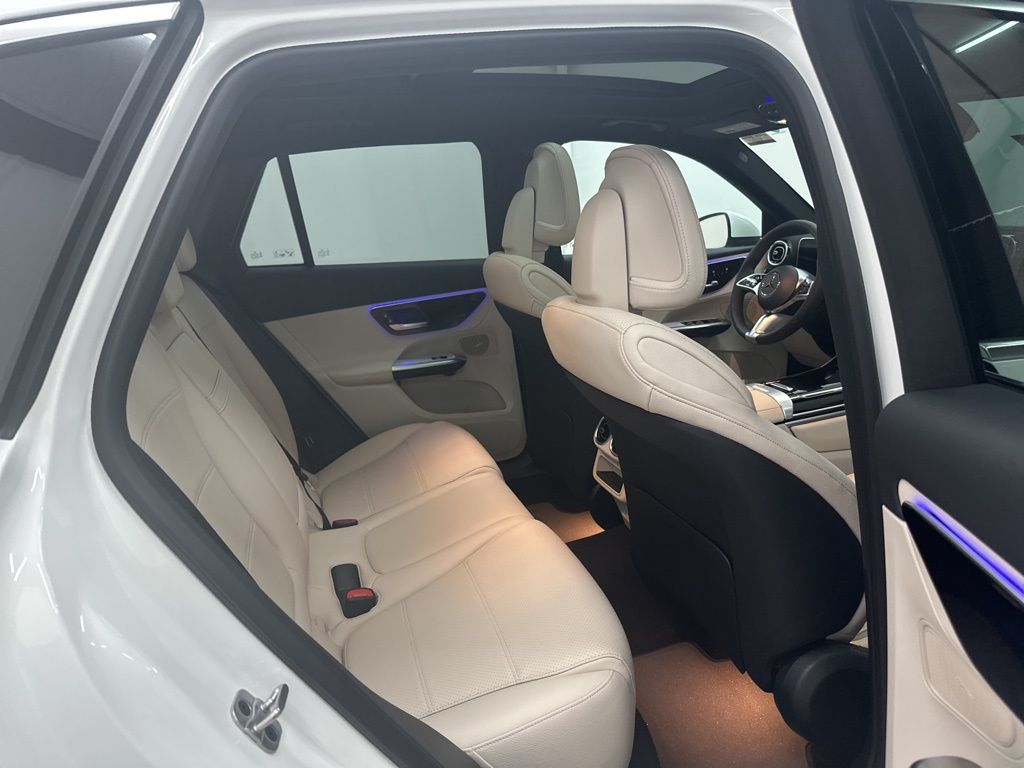2026 Mercedes Benz GLC 300 photo 18