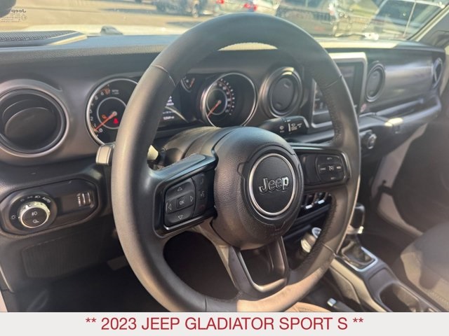 2023 Jeep Gladiator Sport photo 5