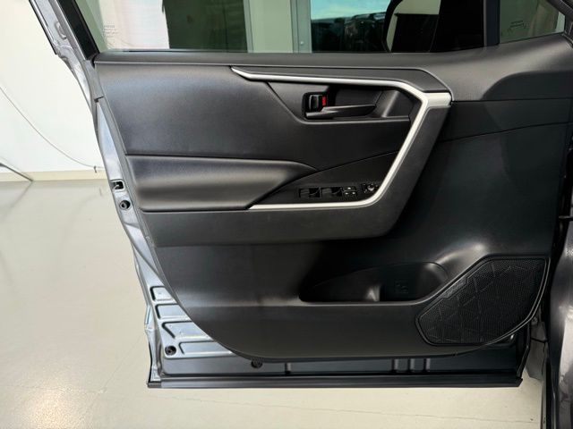 2019 Toyota RAV4 LE photo 22