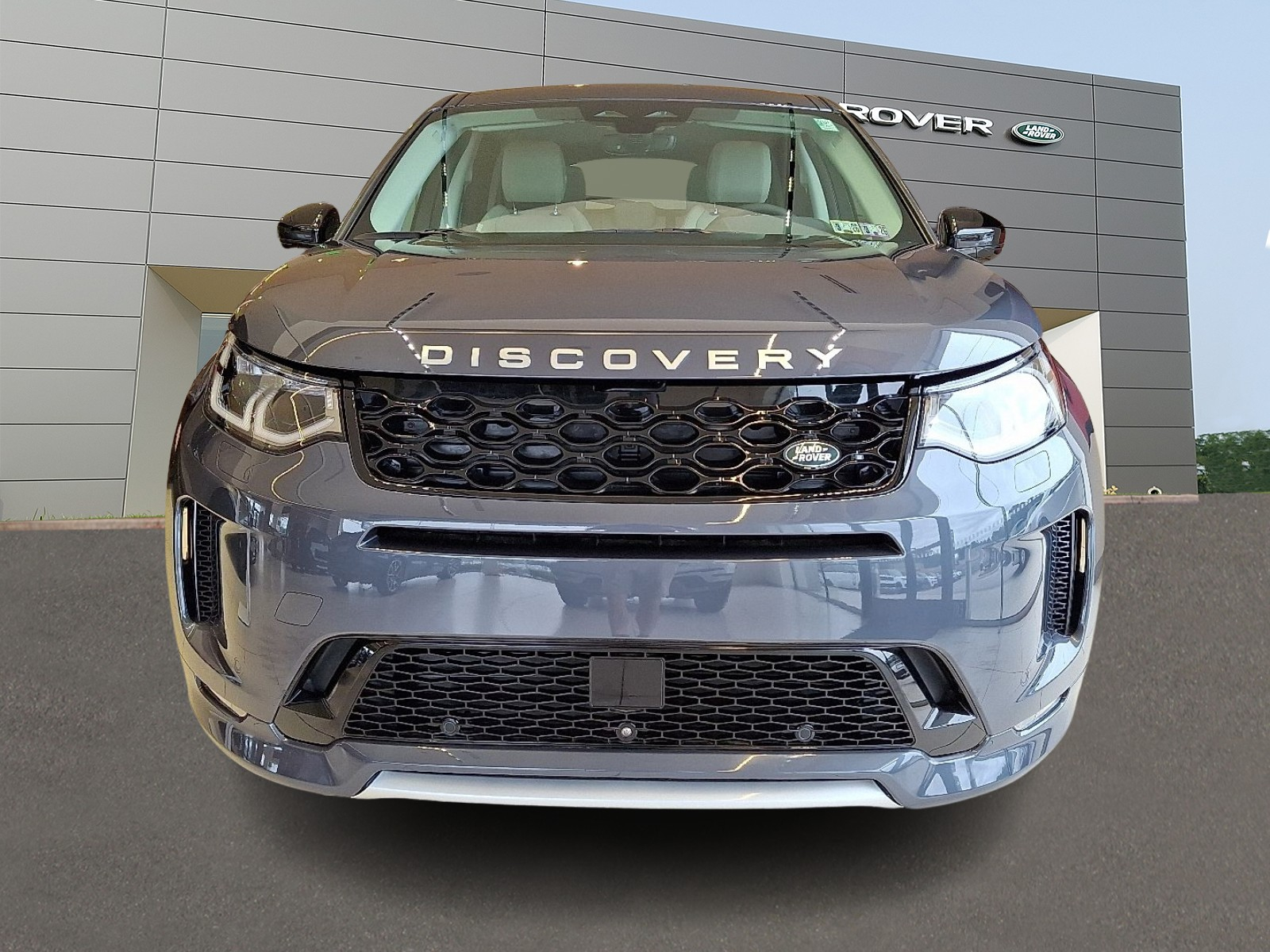 2025 Land Rover Discovery Sport S photo 4