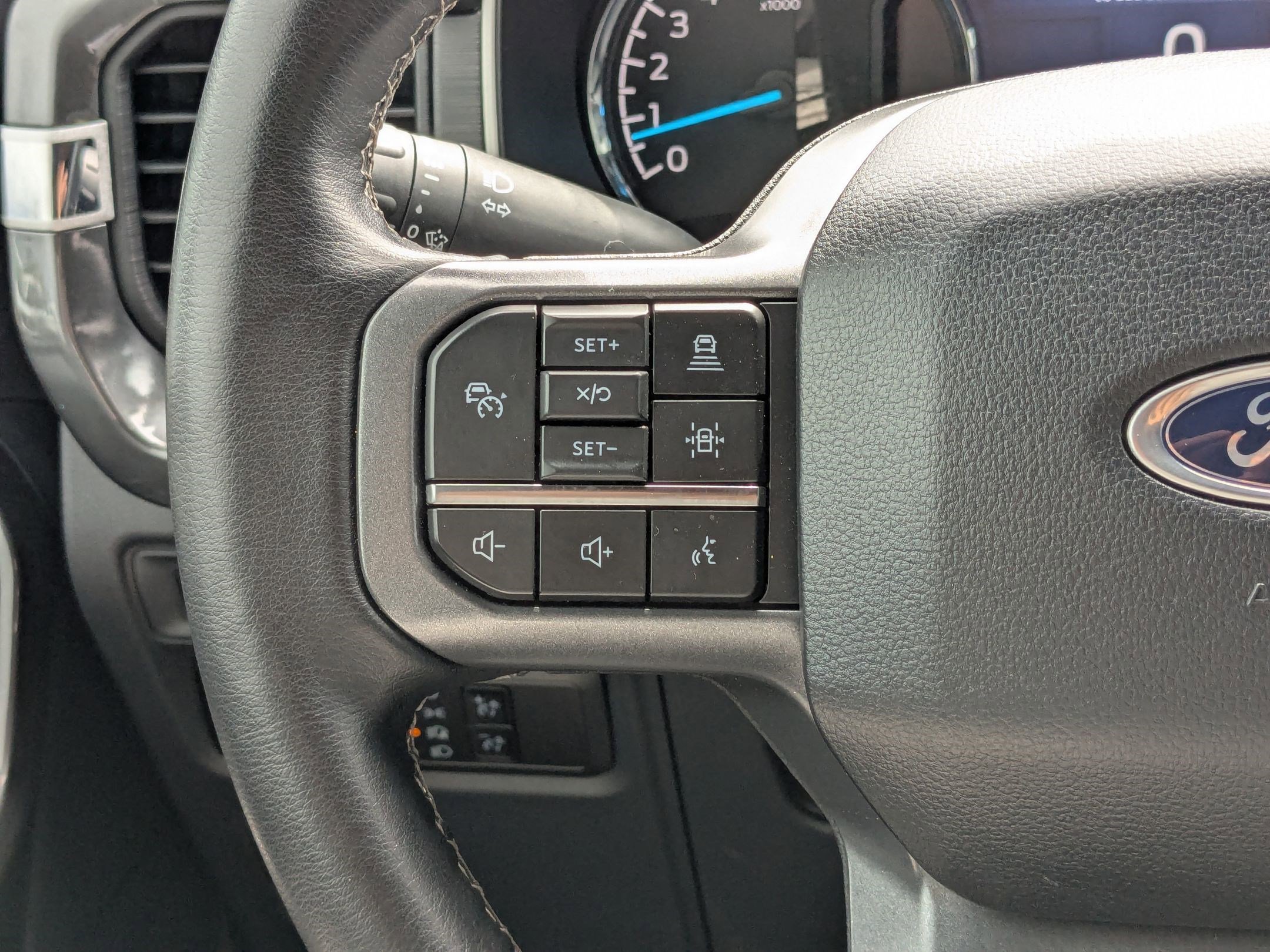 2023 Ford F-150 XLT photo 16
