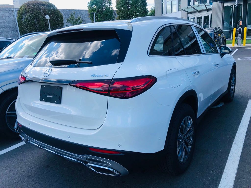 2025 Mercedes Benz GLC 300 4MATIC photo 4