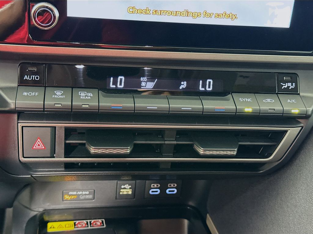 2025 Toyota Camry Hybrid LE photo 16