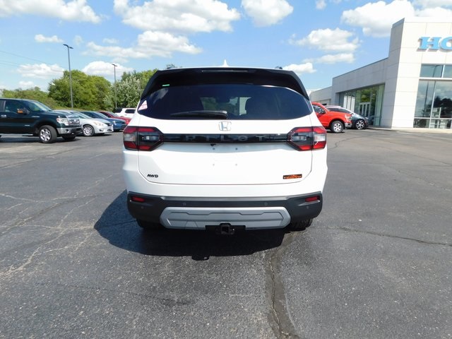 2025 Honda Pilot TrailSport photo 4