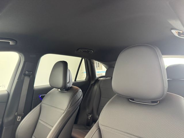 2025 Mercedes Benz GLC 300 photo 5