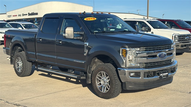 2019 Ford F-350 Super Duty Lariat's photo