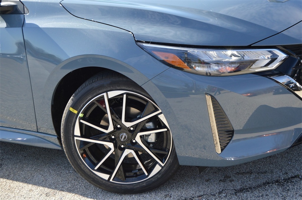 2025 Nissan Sentra SR photo 3