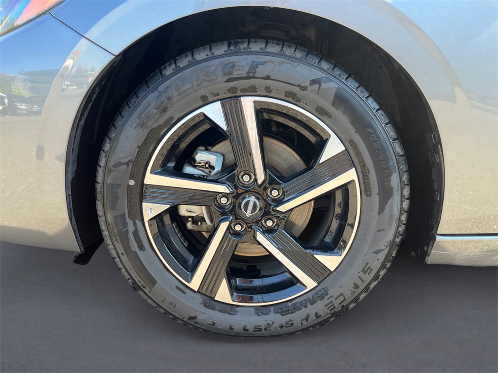 2024 Nissan Sentra SV photo 9