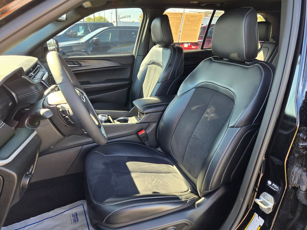 2023 Jeep Grand Cherokee Altitude X photo 13