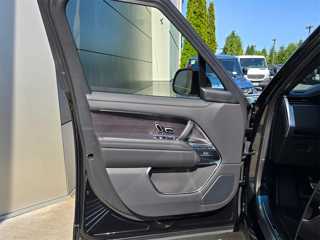 2025 Land Rover Range Rover SE photo 21