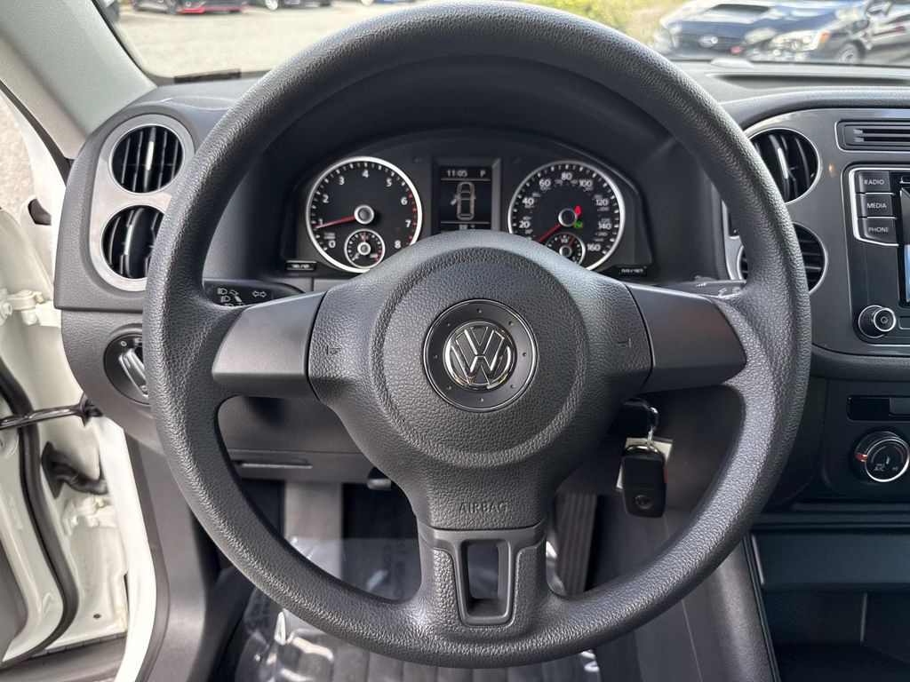 2017 Volkswagen Tiguan S photo 29