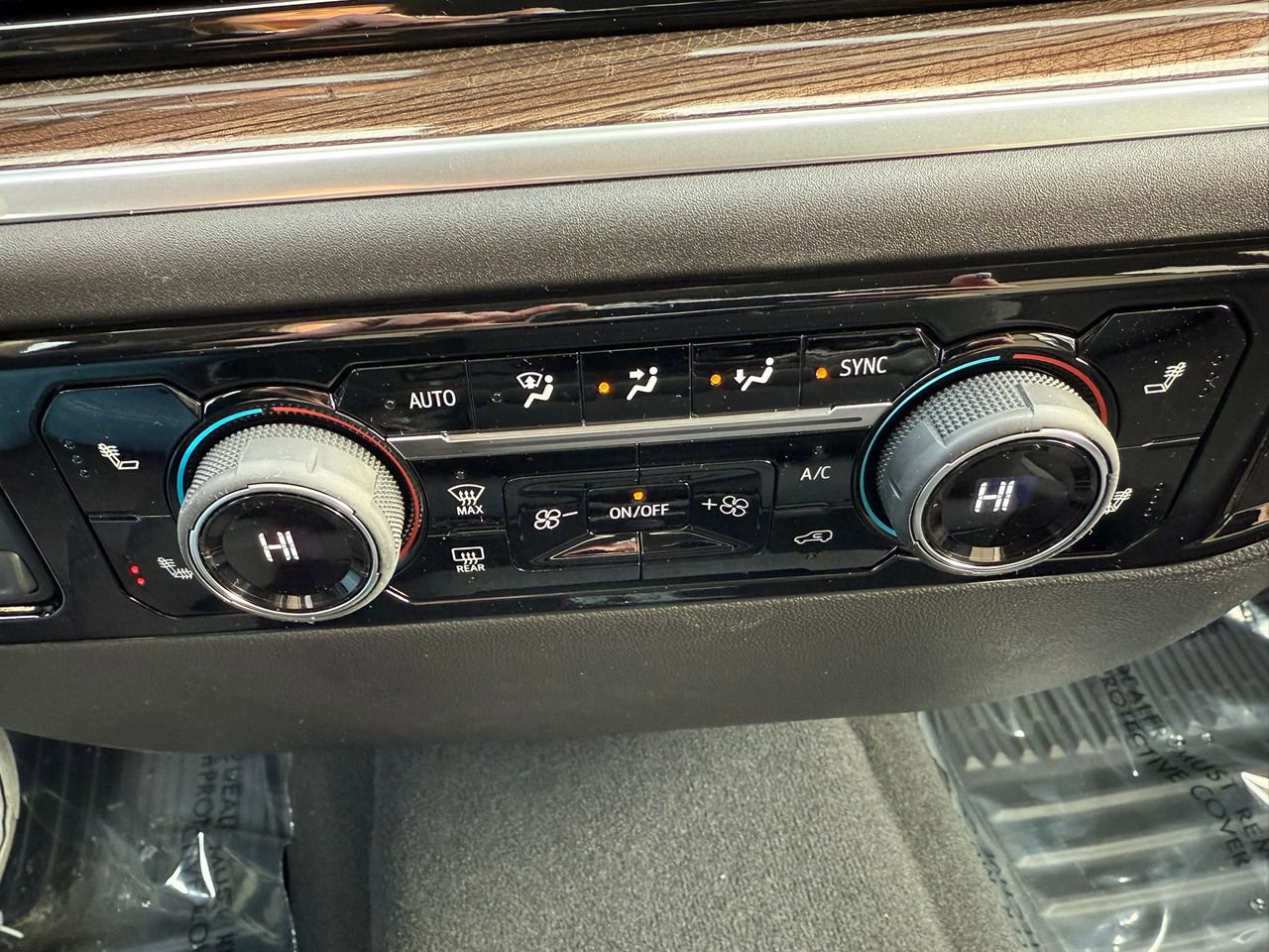 2025 Chevrolet Silverado 1500 LT photo 26