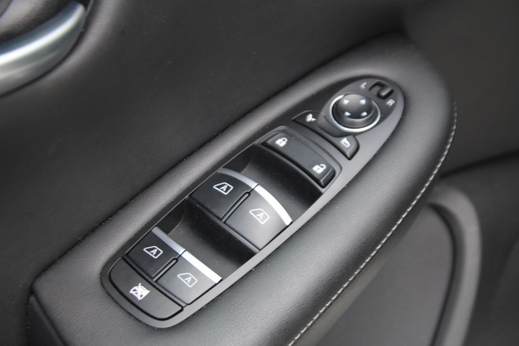 2022 Infiniti QX50 Luxe AWD photo 14