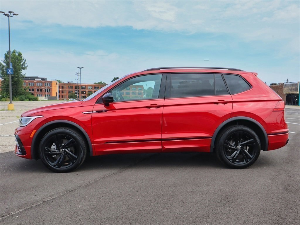 2024 Volkswagen Tiguan SE R-Line Black photo 2