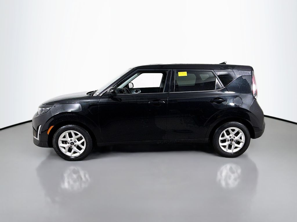 2023 Kia Soul LX S photo 2