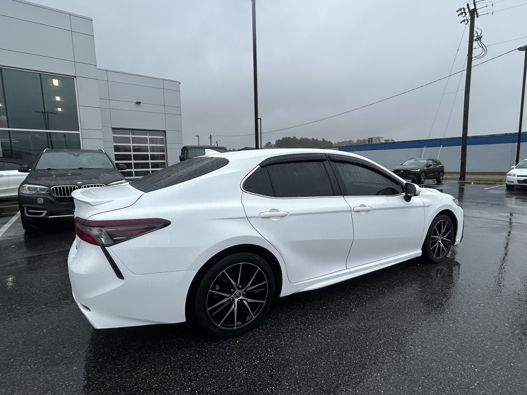 2022 Toyota Camry SE photo 3