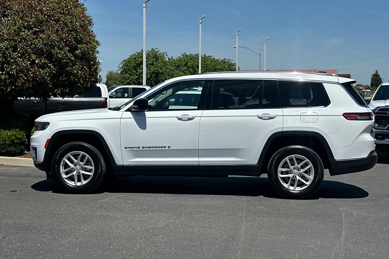 2023 Jeep Grand Cherokee Laredo photo 7