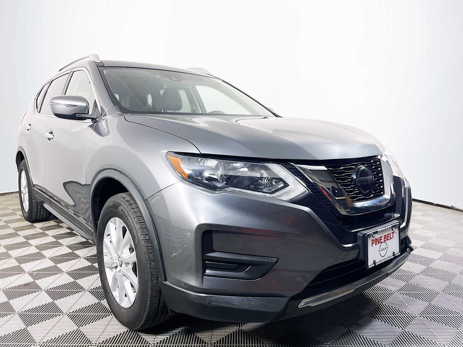 2019 Nissan Rogue SV photo 3