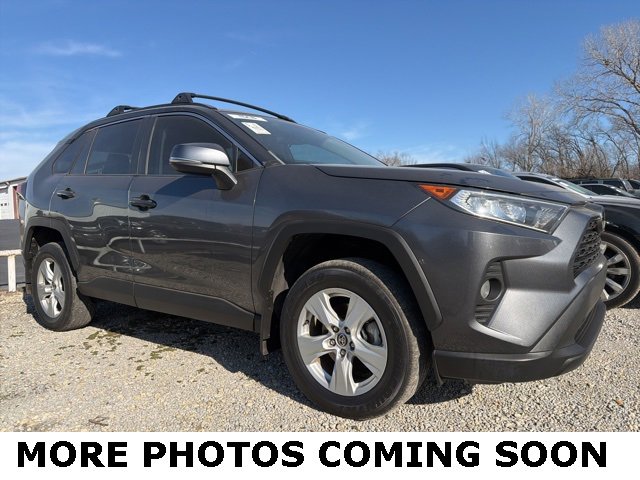 2021 Toyota RAV4 XLE's photo