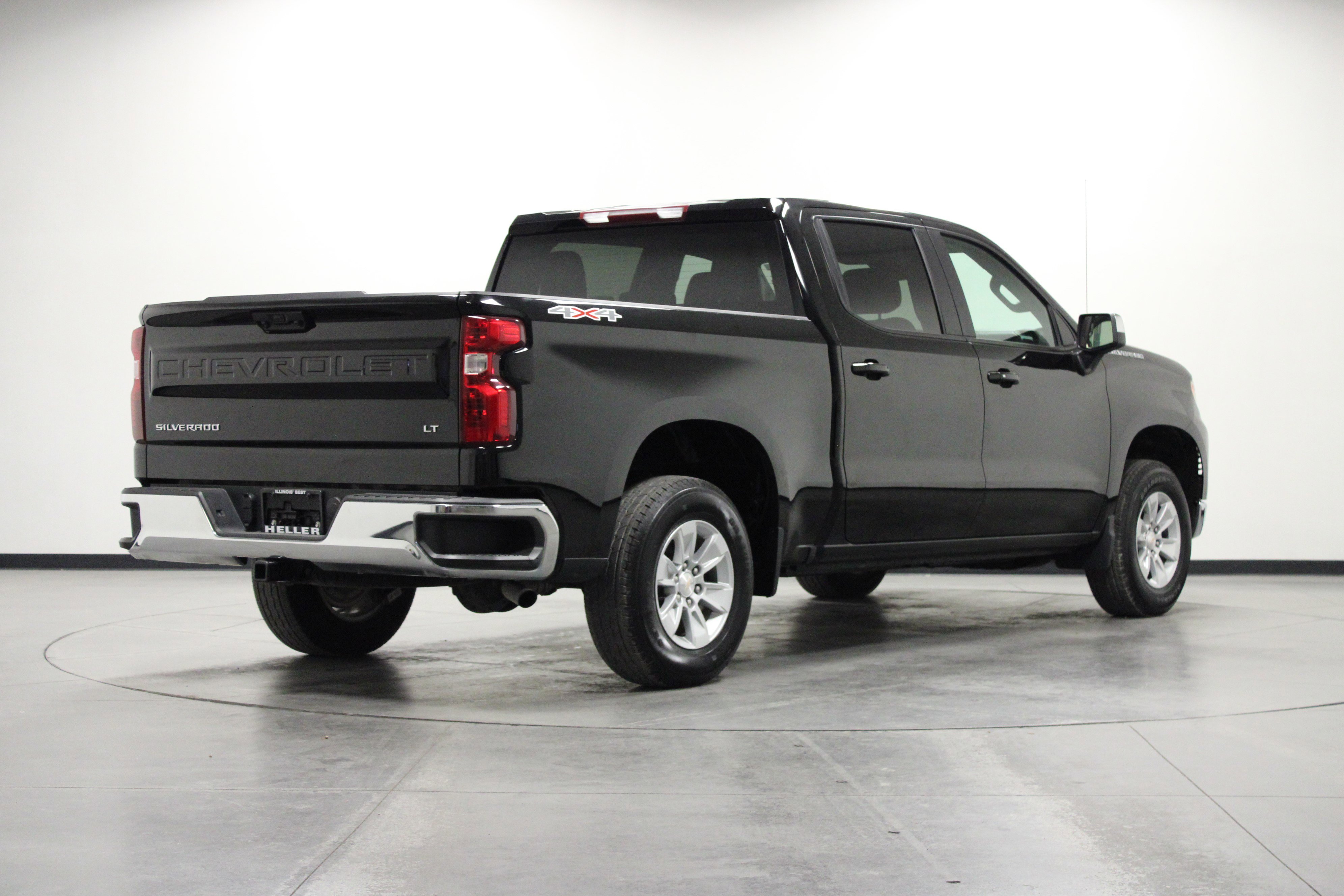 2024 Chevrolet Silverado 1500 LT photo 3